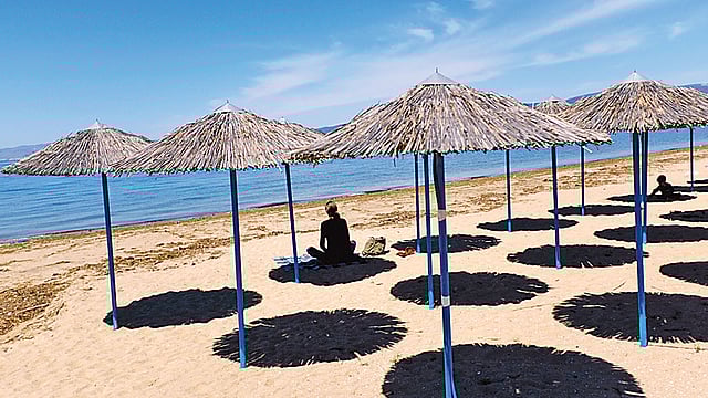 করোনার কারণে কয়েক মাস ফাঁকা থাকার পর আবার জমে ওঠার অপেক্ষায় ইউরোপের পর্যটনকেন্দ্রগুলো। ছবি: সংগৃহীত