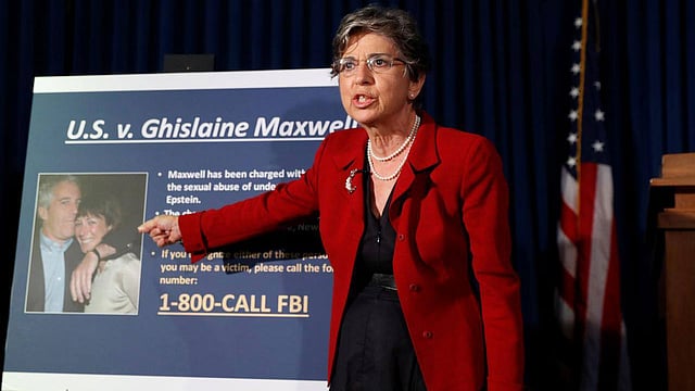 যুক্তরাষ্ট্রের অ্যাটর্নি অ্যান্ড্রু স্ট্রস বলেন, ম্যাক্সওয়েল এপিস্টিনের জন্য অপ্রাপ্তবয়স্ক সঙ্গী শনাক্ত করতে ও বন্ধু বানাতে সাহায্য করতেন। ছবি: রয়টার্স