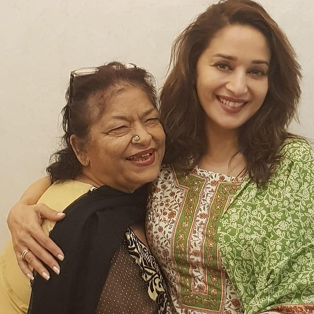 সরোজ খানের সঙ্গে মাধুরী দীক্ষিত। ছবি: ইনস্টাগ্রাম