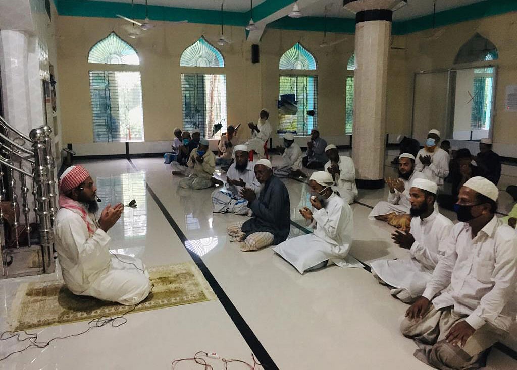 ট্রান্সকম গ্রুপের চেয়ারম্যান লতিফুর রহমানের আত্মার শান্তি কামনায় দোয়া মাহফিল অনুষ্ঠিত হয়। টেকনাফ, কক্সবাজার, ০৪ জুলাই। ছবি: গিয়াস উদ্দিন