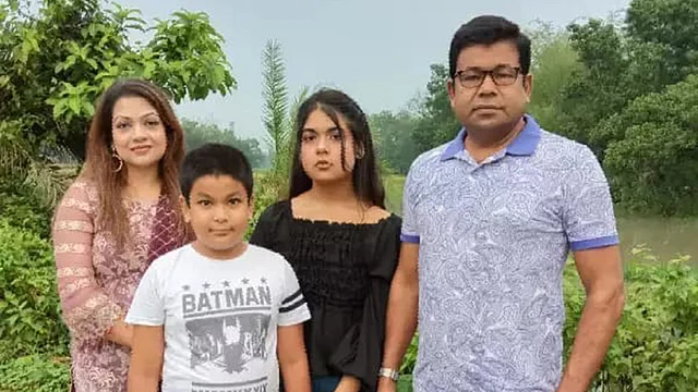 স্ত্রী ও সন্তানদের নিয়ে লকডাউনের শুরু থেকে গাজীপুরে নিজের বাগানবাড়িতে থাকেন মনির খান। ছবি: সংগৃহীত