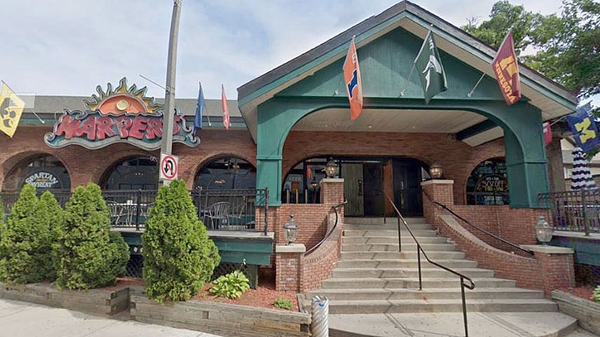 মিশিগানের পূর্ব ল্যান্সিংয়ে হার্পার’স বার থেকে ১৩টি কাউন্টিতে করোনাভাইরাসের সংক্রমণ ছড়িয়ে পড়েছে। এতে এ পর্যন্ত ১৫২ জন সংক্রমিত হয়েছেন। ছবি: ফেসবুক থেকে নেওয়া