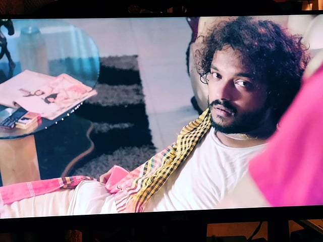 আরাম–আয়েশের একটি মুহূর্তে অ্যালেন শুভ্র। ছবি: সংগৃহীত