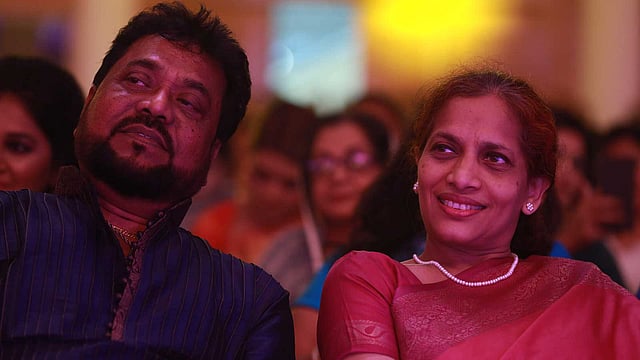 প্রথম আলোর এক অনুষ্ঠানে এন্ড্রু কিশোর ও তাঁর স্ত্রী । ছবি: সংগৃহীত