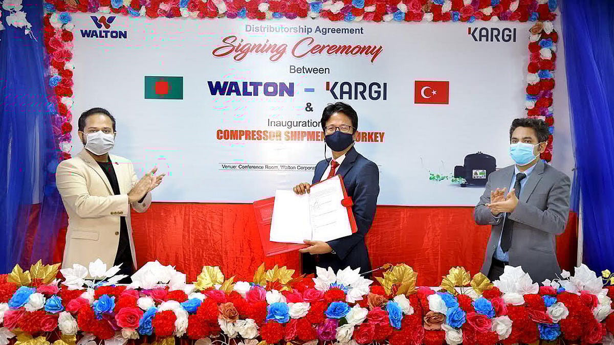 ‘ওয়ালটন ও কার্গির মধ্যে ডিস্ট্রিবিউটরশিপ চুক্তি স্বাক্ষর এবং তুরস্কে কমপ্রেসরের প্রথম শিপমেন্ট উদ্বোধন’ অনুষ্ঠানে ওয়ালটনের কর্মকর্তারা।