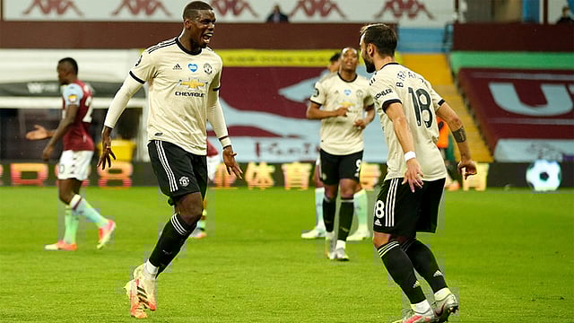 ফার্নান্দেজের সঙ্গে গোলের আনন্দ ভাগাভাগি পগবার। ছবি: টুইটার