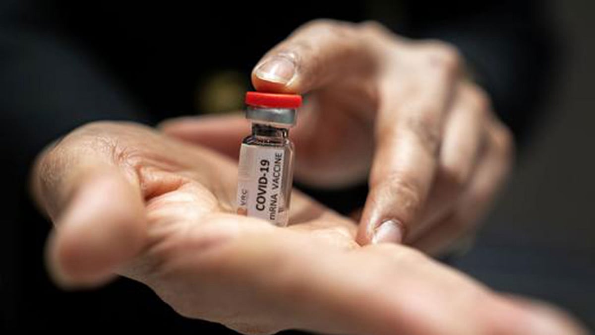 ভ্যাকসিন তৈরি করছে ফাইজার। ছবি: রয়টার্স