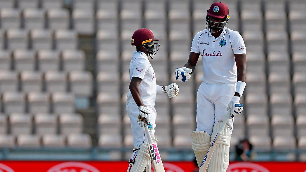 দল জিতিয়ে তবেই  মাঠ ছেড়েছেন উইন্ডিজ অধিনায়ক জেসন হোল্ডার। ছবি: এএফপি
