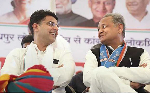 রাজস্থানের মুখ্যমন্ত্রী অশোক গেহলটের সঙ্গে শচীন পাইলটের এই ছবি এখন স্মৃতি হতে চলেছে। ছবি: সংগৃহীত