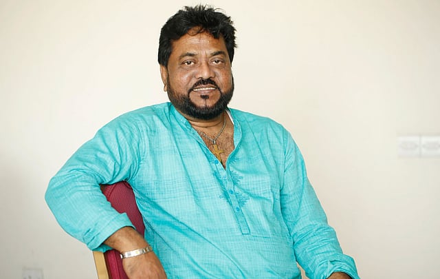 চিরনিদ্রায় যাচ্ছেন প্লেব্যাক সম্রাট এন্ড্রু কিশোর। ছবি: প্রথম আলো