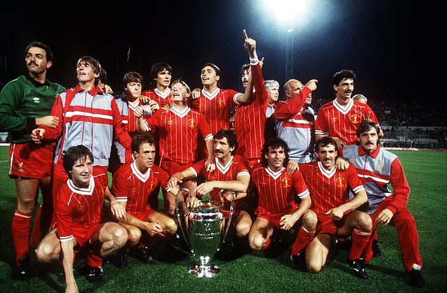 শিরোপা হাতে লিভারপুলের উল্লাস, আশির দশকের নিয়মিত দৃশ্য। ছবি: টুইটার