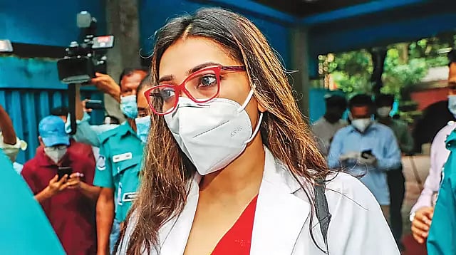 জেকেজির চেয়ারম্যান সাবরিনা আরিফ চৌধুরীকে রোববার গ্রেপ্তার করে পুলিশ।