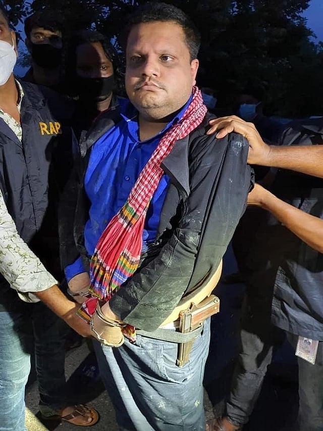 অস্ত্রসহ গ্রেপ্তার সাহেদ। ছবি: সংগৃহীত