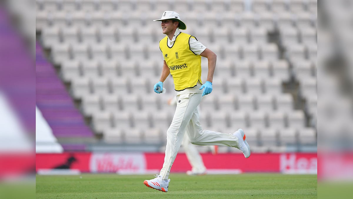 ওল্ড ট্রাফোর্ড টেস্টে আর বাইরে বসে থাকতে হচ্ছে না ইংল্যান্ড পেসার স্টুয়ার্ট ব্রডকে। ছবি: রয়টার্স