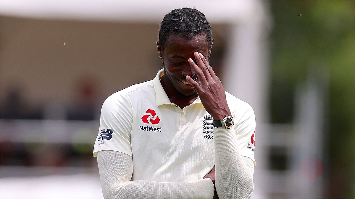 স্বাস্থ্যবিধি ভেঙে নিষিদ্ধ হয়েছেন জফরা আর্চার। ফাইল ছবি