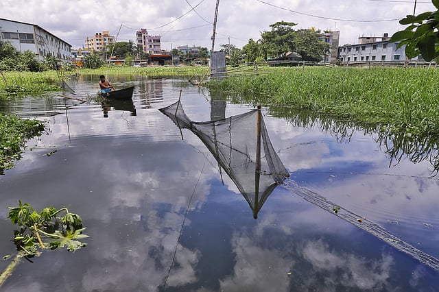 নন্দীপাড়া এলাকার নওয়াজবাগ-আহমেদনগর রাস্তাটি ডুবে গেছে।