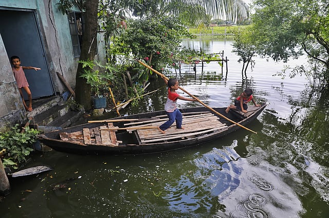 পানি বাড়ায় এসব এলাকার শিশুরা রয়েছে সবচেযে বেশি ঝুঁকিতে।