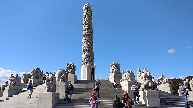 নরওয়ের রাজধানী ওসলোর ভিগল্যান্ড পার্কটি বিশ্বের সব থেকে বড় ভাস্কর্যের পার্ক। ছবি: লেখক