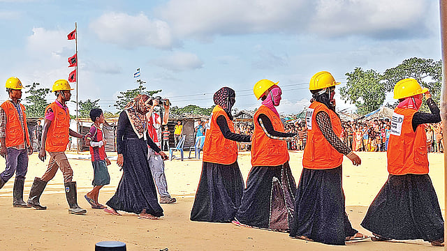 কক্সবাজারে সিপিপি স্বেচ্ছাসেবকদের মহড়া চলছে।  ছবি সংগৃহীত