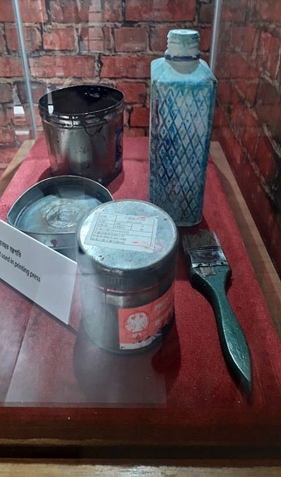 ঐতিহাসিক প্রেসের অক্ষর, কালি ও সামগ্রী। ছবি: লেখক