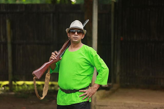 নাটকের দৃশ্যে অভিনেতা চঞ্চল চৌধুরী। ছবি: সংগৃহীত