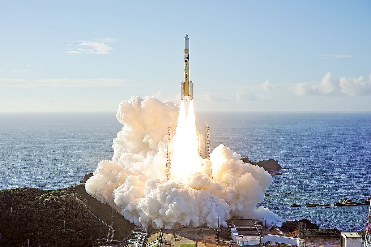 গতকাল রকেটের মাধ্যমে ‘হোপ প্রুব’ মহাকাশযান উৎক্ষেপণ করা হয়। ছবি: রয়টার্স