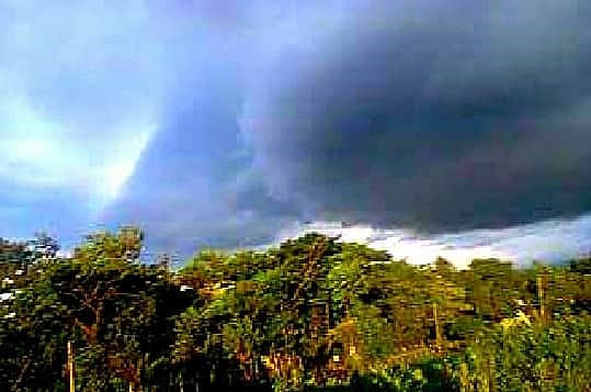 সাঁঝের আকাশ। ফেঞ্চুগঞ্জ ফেরিঘাট, সিলেট, ২১ জুলাই। ছবি: ফরিদ উদ্দিন আজমানী