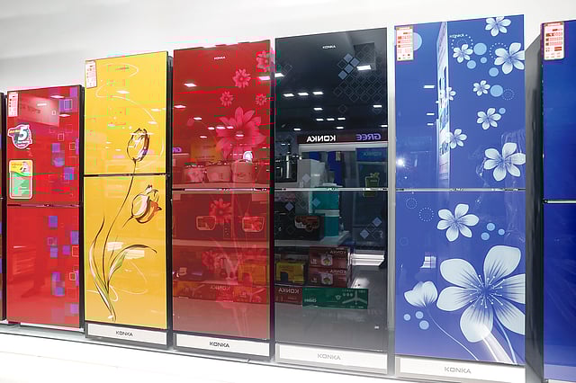 ঈদ উপলক্ষে ফ্রিজের চাহিদা বাড়ে প্রতিবছর। ছবি: খালেদ সরকার