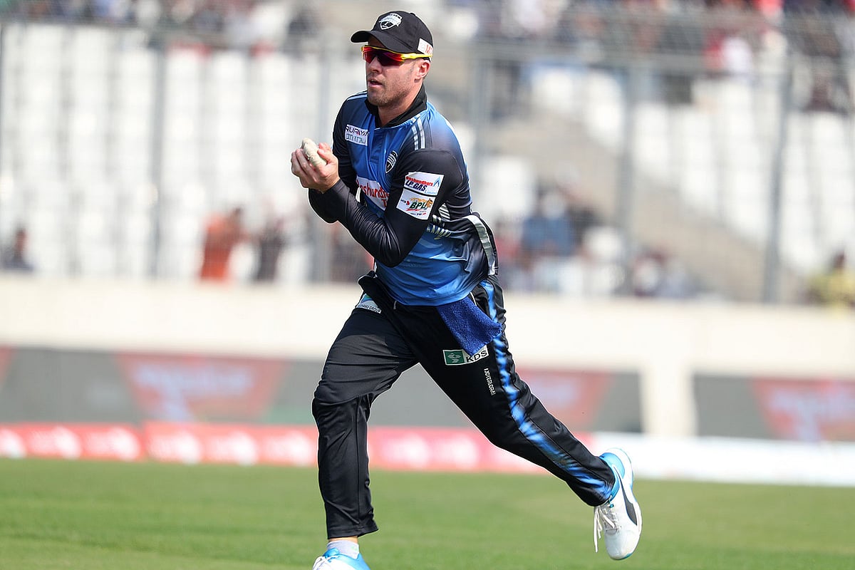 ফ্র্যাঞ্চাইজি ক্রিকেটে নিয়মিত হলেও ডি ভিলিয়ার্সকে আন্তর্জাতিক ক্রিকেটেই দেখতে চাইবেন সমর্থকেরা। প্রথম আলো ফাইল ছবি