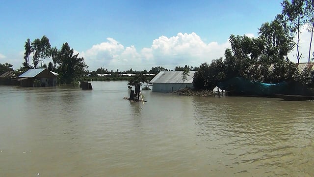 বাংলাদেশে তিন সপ্তাহ ধরে বন্যা চলছে। ছবি: প্রথম আলো