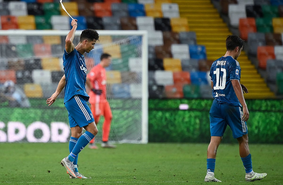 শিরোপা জয় নিশ্চিত করতে এসে উল্টো হার! মেজাজ তাই ধরে রাখতে পারেননি রোনালদো। ছবি: এএফপি