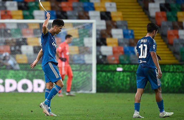 শিরোপা জয় নিশ্চিত করতে এসে উল্টো হার! মেজাজ তাই ধরে রাখতে পারেননি রোনালদো। ছবি: এএফপি