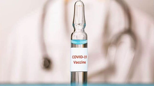 করোনাভাইরাসের টিকা নিয়ে গবেষণা করছেন বিজ্ঞানীরা। ছবি: রয়টার্স