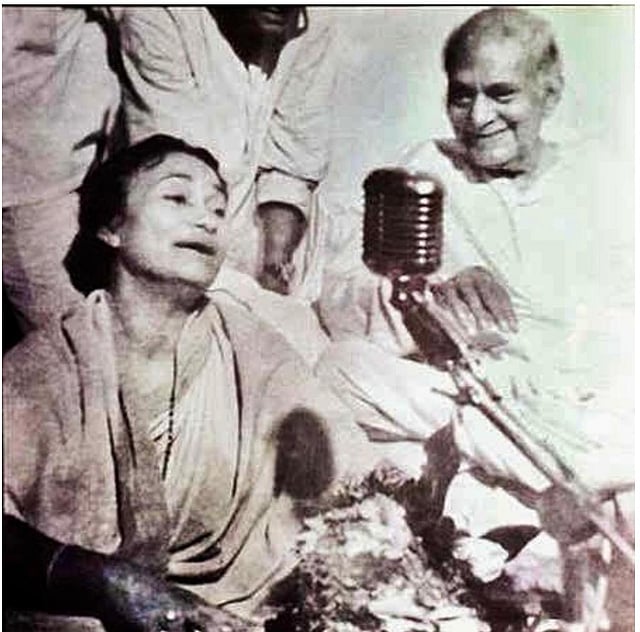 গান করছেন ফিরোজা বেগম। ছবি: সংগৃহীত