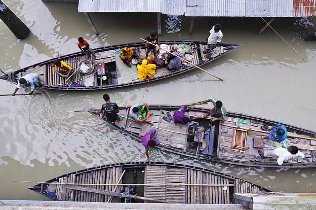 বন্যা দুর্গত এলাকার মানুষের যাতায়াতের একমাত্র ভরসা এখন নৌকা।