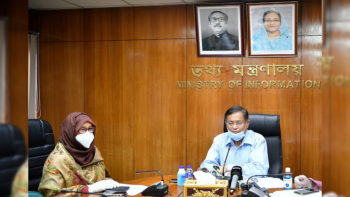 বৃহস্পতিবার দুপুরে সচিবালয়ে সাংবাদিকদের সঙ্গে মতবিনিময় করছেন তথ্যমন্ত্রী হাছান মাহমুদ। ছবি: বিজ্ঞপ্তি