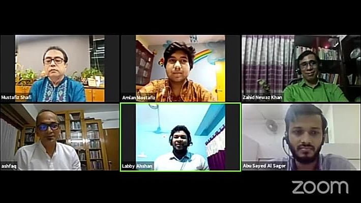 সামিটে অংশ নেন দেশের মিডিয়া জগতের প্রখ্যাত ব্যক্তিত্বরা।