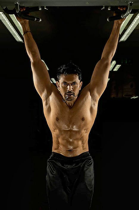 ৯ মাসের হাড়ভাঙা খাটুনির পর এই সিক্স প্যাককে আজীবন বয়ে বেড়াতে চান না আরিফিন শুভ।ছবি: সংগৃহীত