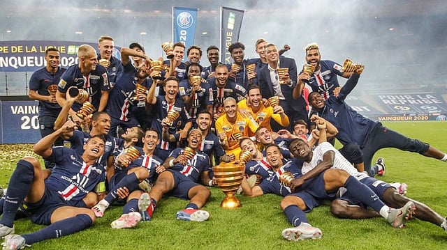 শিরোপা নিয়ে পিএসজির উল্লাস। ছবি: পিএসজি টুইটার