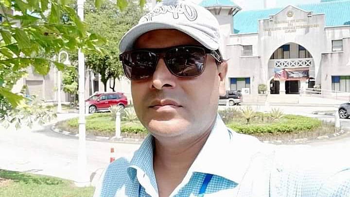 কলেজশিক্ষক কাবির আহম্মেদ