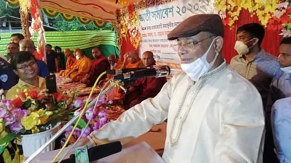 চট্টগ্রামের রাঙ্গুনিয়ায় সুখবিলাস ভগবানপুর ধর্ম্মাংকুর বৌদ্ধবিহারের জ্ঞাতি সমাবেশে বক্তব্য রাখছেন তথ্যমন্ত্রী হাছান মাহমুদ। ছবি: বিজ্ঞপ্তি