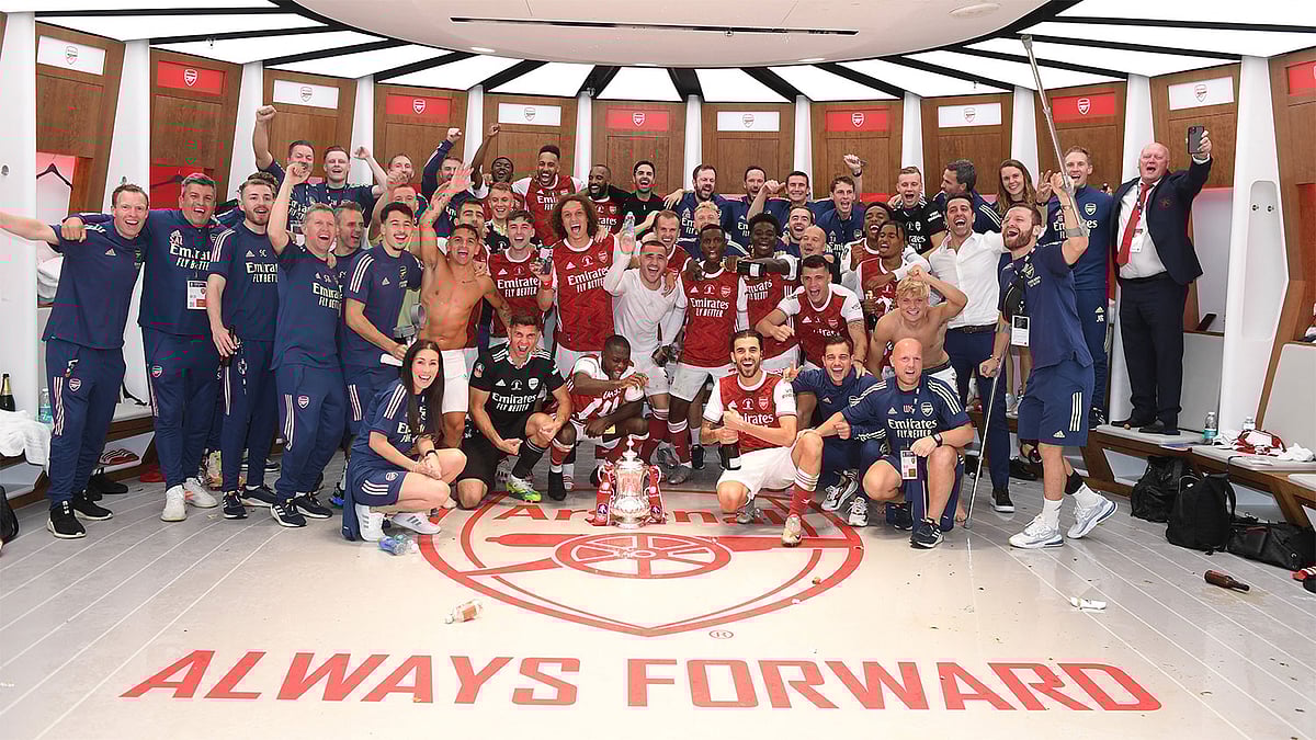 শিরোপা নিয়ে আর্সেনালের উচ্ছ্বাস। ছবি: আর্সেনালের টুইটার