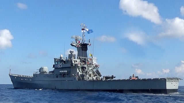 লেবাননে জাতিসংঘ শান্তিরক্ষা মিশনে দায়িত্ব পালনরত বাংলাদেশ নৌবাহিনীর যুদ্ধজাহাজ ‘বিজয়’। ছবি: আইএসপিআর
