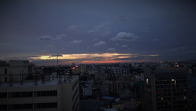 সূর্যাস্তের পর রাজধানীর আকাশ।