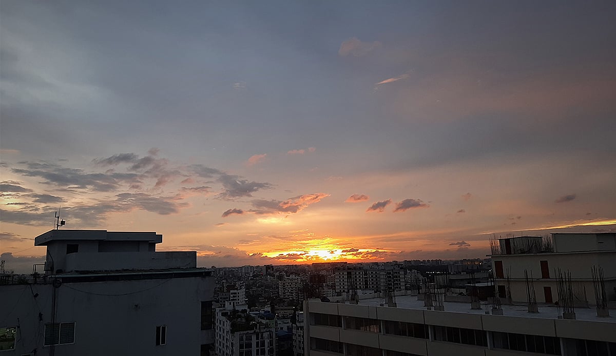 সূর্য মামা ডুবছে।