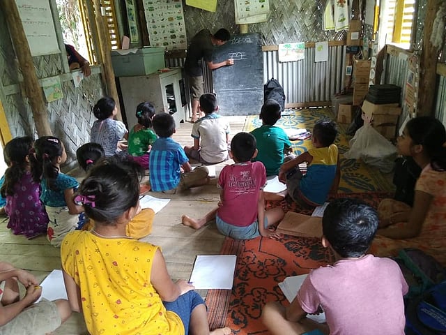 পাঠমগ্ন শিক্ষার্থীরা। ছবি: সংগৃহীত