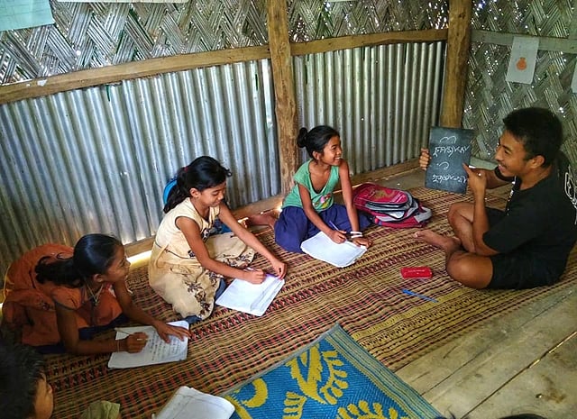 পহর ছিদোকে চলছে পড়াশোনা। ছবি: সংগৃহীত