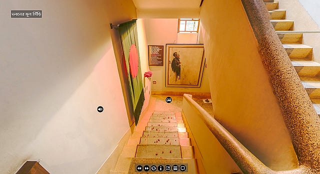 ভবনের মূল সিঁড়ি। এখানে হত্যা করা হয়েছিল বঙ্গবন্ধুকে