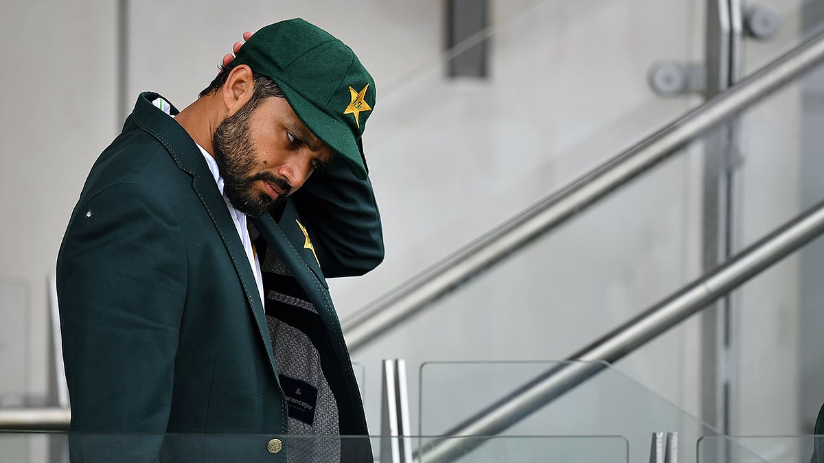 অধিনায়ক আজহারের ভুল দেখছেন ওয়াসিম আকরাম। ছবি: এএফপি