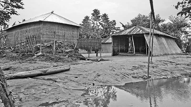 বন্যায় ক্ষতিগ্রস্ত কুড়িগ্রাম জেলার উলিপুর উপজেলার সাহেবের আলগাচর